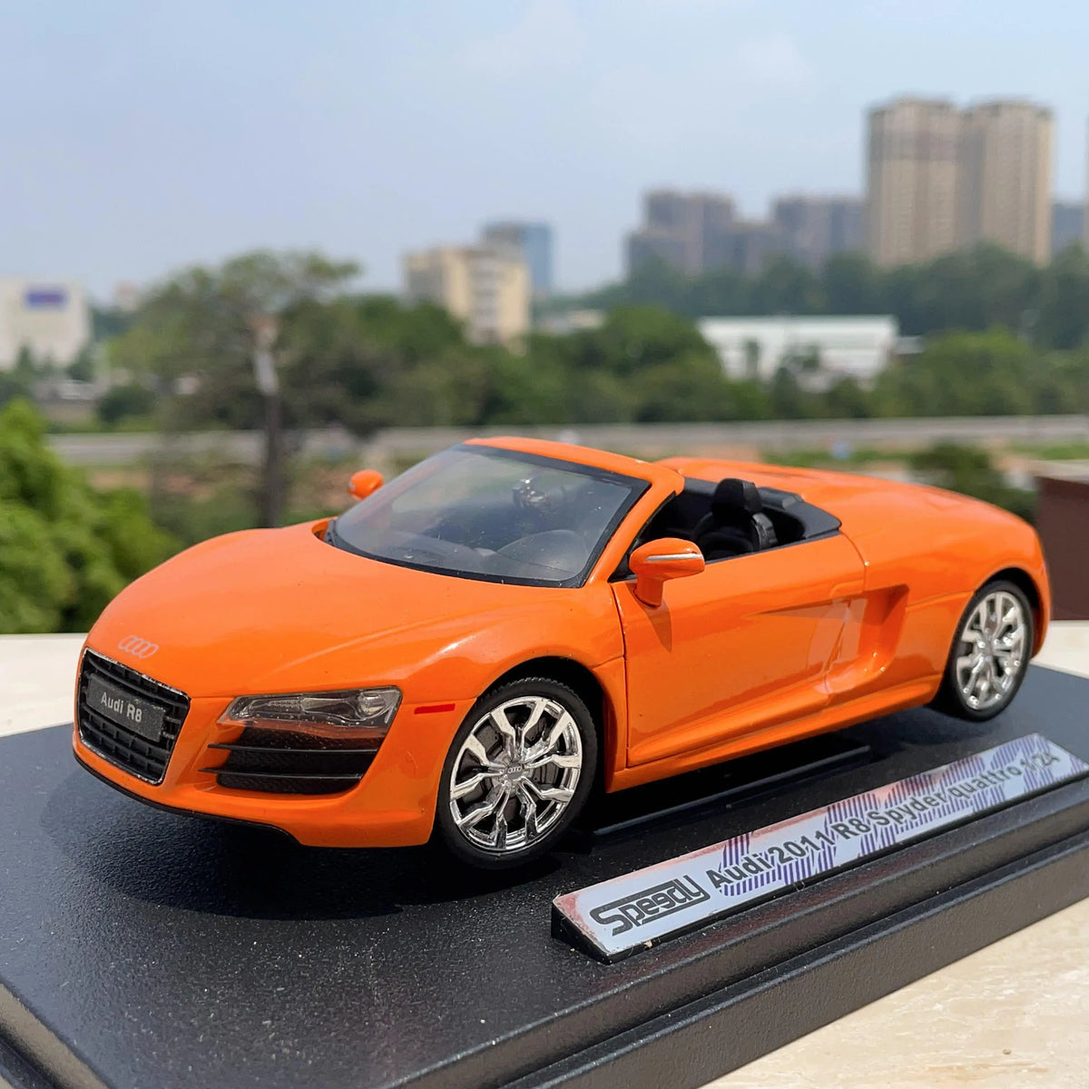 1:24 Audi 2011 R8