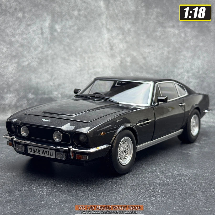 1:18 Aston Martin V8