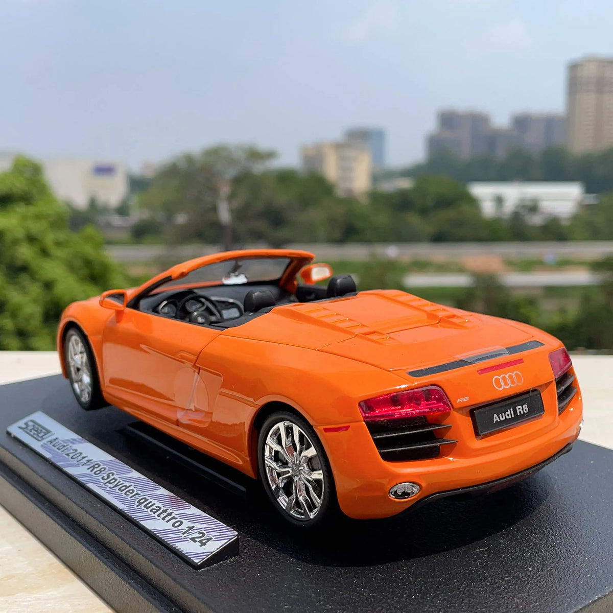 1:24 Audi 2011 R8