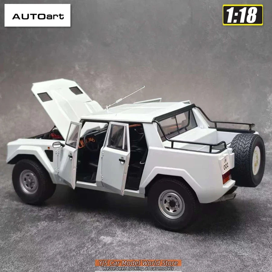 1:18 Lamborghini LM002  1986