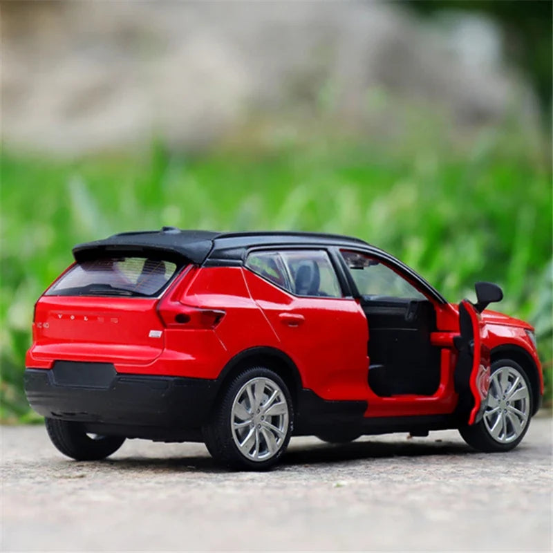 1:32 VOLVO XC40