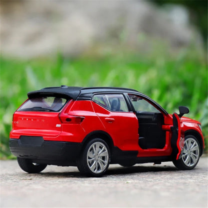 1:32 VOLVO XC40