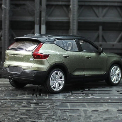 1:32 VOLVO XC40
