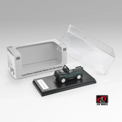 1:64 Land Rover Defender 90 V8