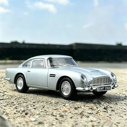 1:38 Aston Martin DB5