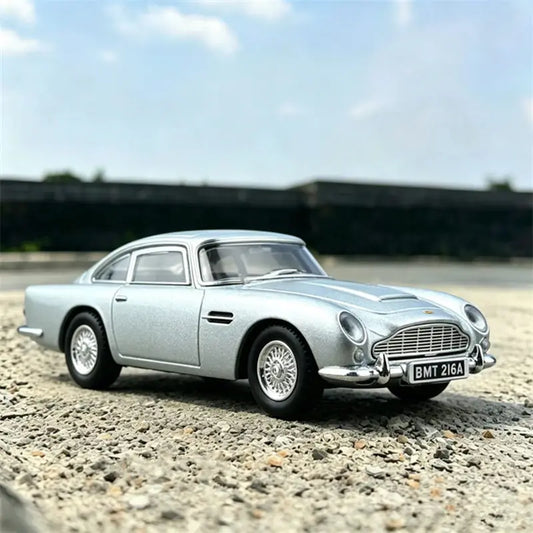 1:38 Aston Martin DB5
