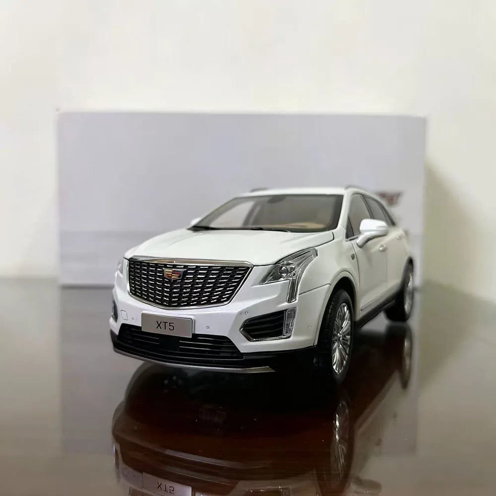 1:18 Cadillac Xt5