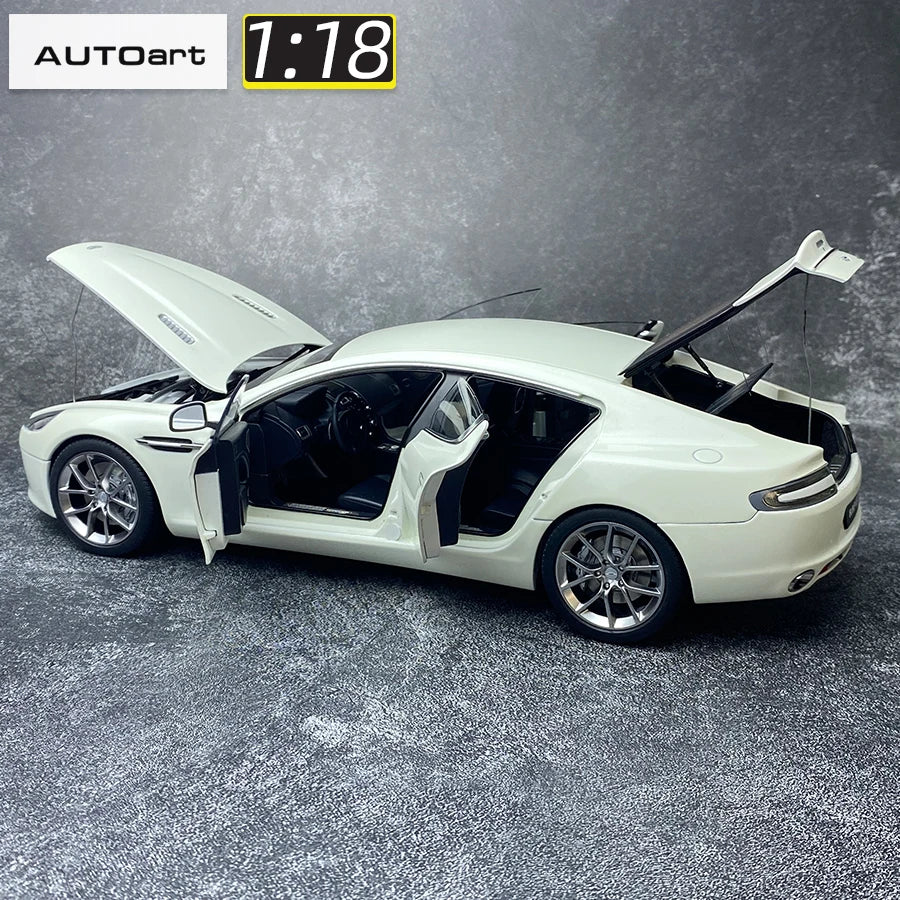 1:18 Aston Martin RAPIDE S 2015