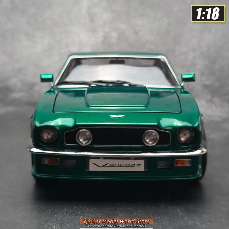 1:18 Aston Martin V8