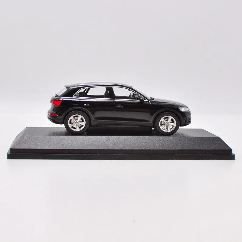 1:43 AUDI Q5 2017