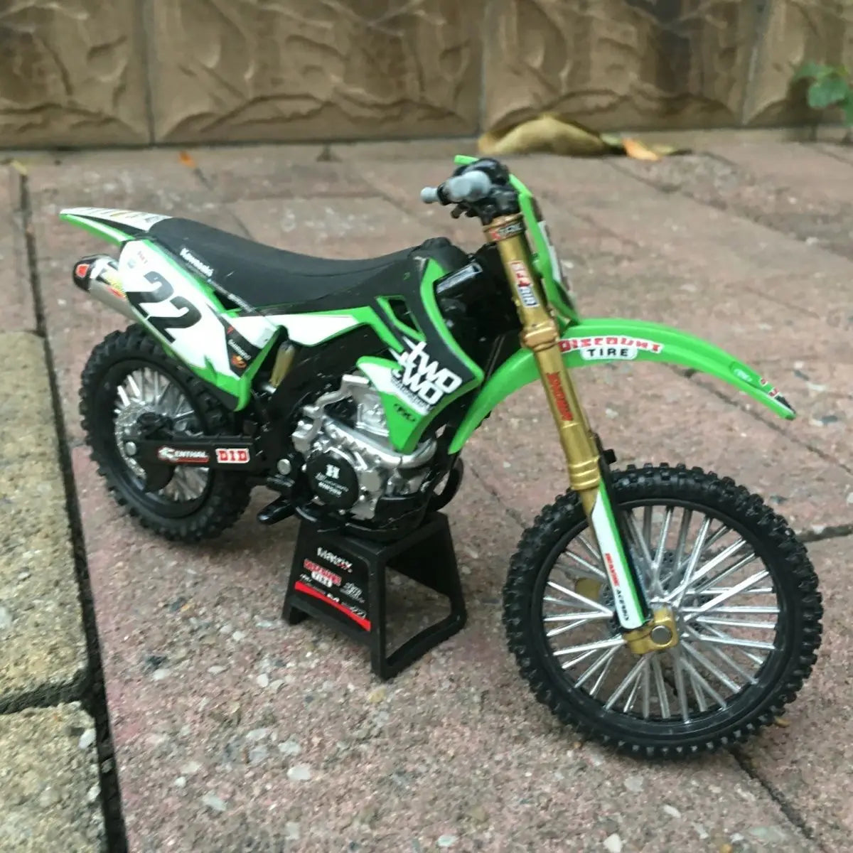 1:12 Kawasaki No. 22 Electric