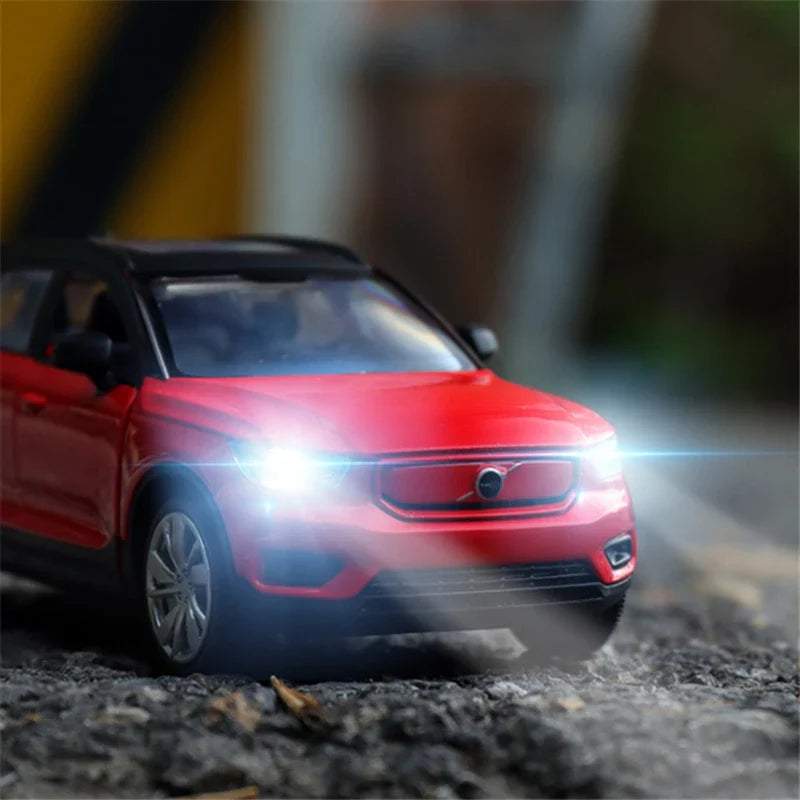 1:32 VOLVO XC40