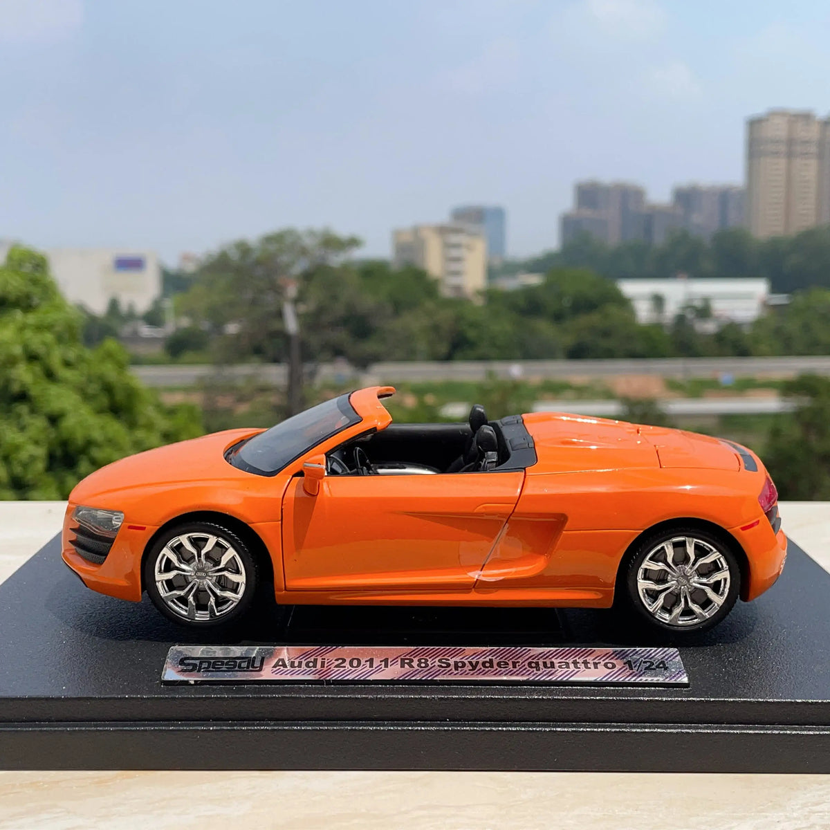 1:24 Audi 2011 R8
