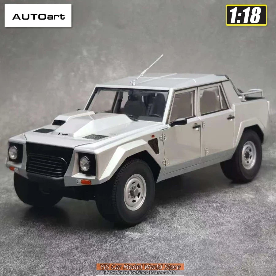 1:18 Lamborghini LM002  1986