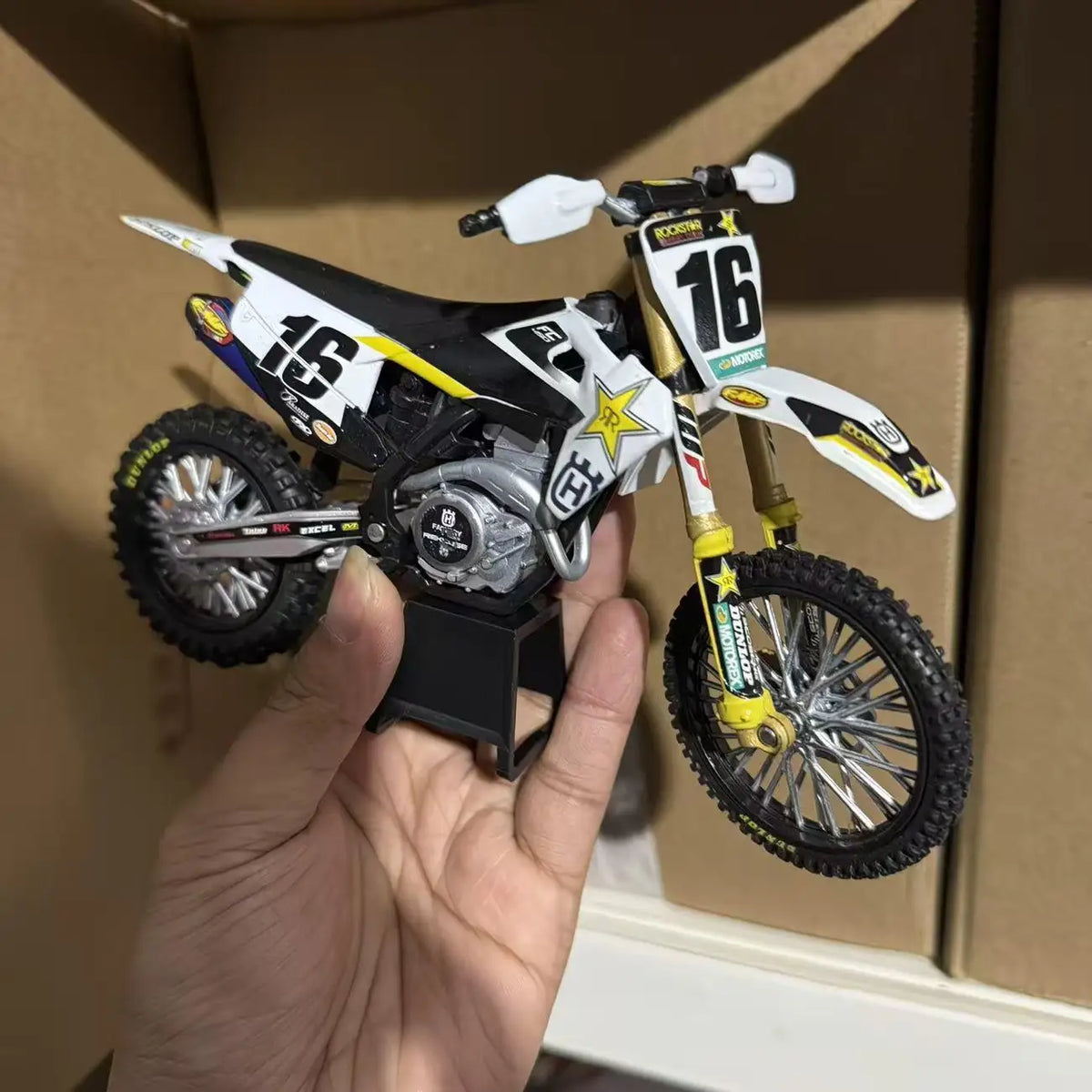 1:12 Husqvarna 450