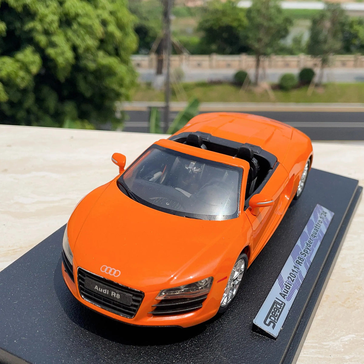1:24 Audi 2011 R8