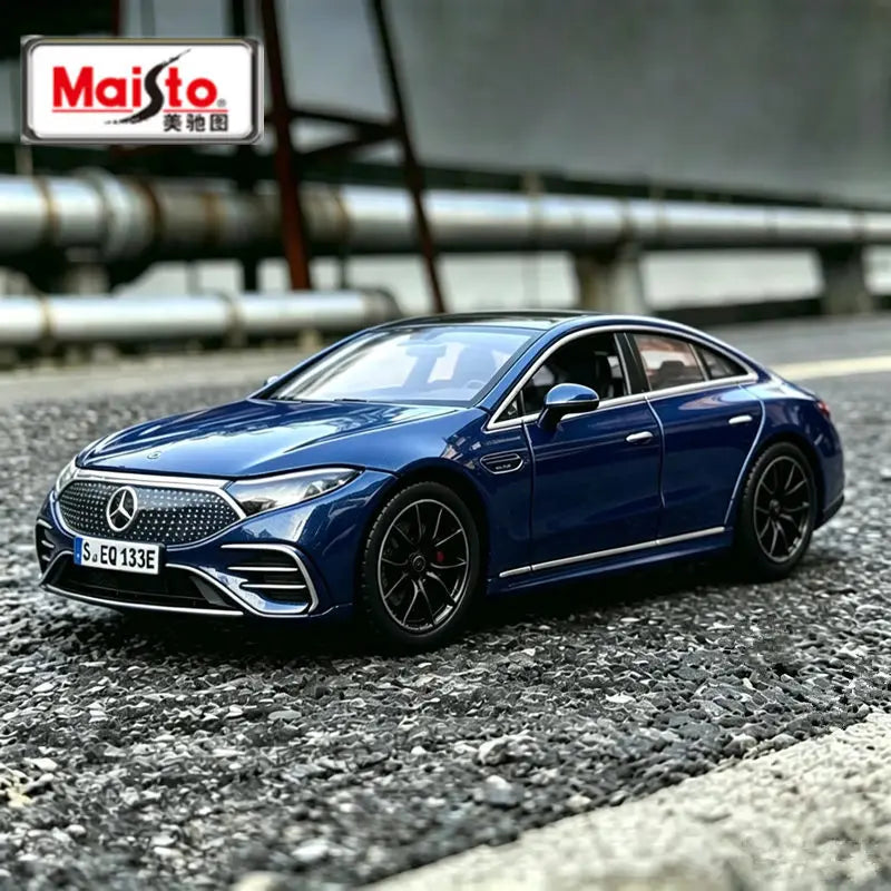 1:27 Mercedes-Benz EQS