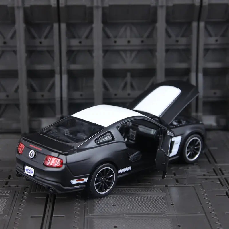 1:24 Ford Mustang BOSS 302