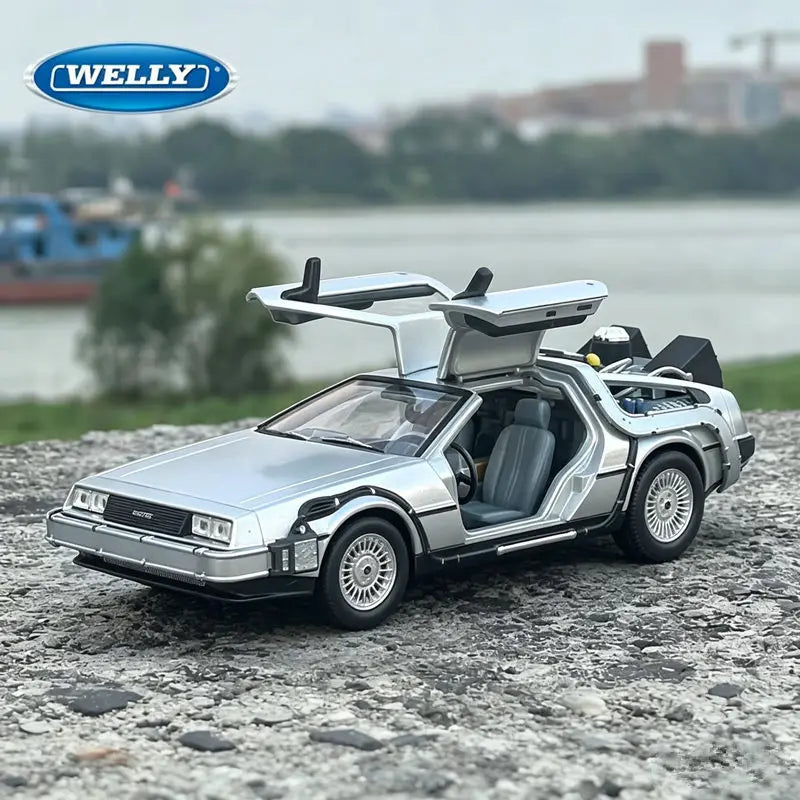 1:24 DMC-12 DeLorean Time Machine Back to the Future