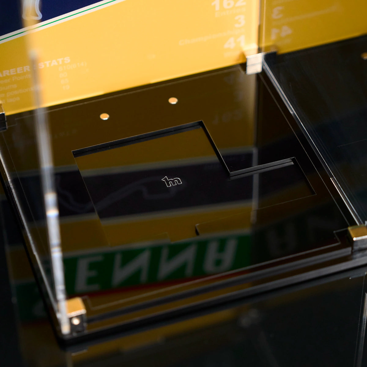 【Free Sticker Included】Wall mounted Display Case For LEGO® Editions F1 43024 Ayrton Senna’s Helmet